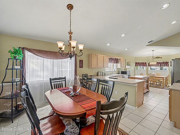 4th image of 2740 Madrigal Ln