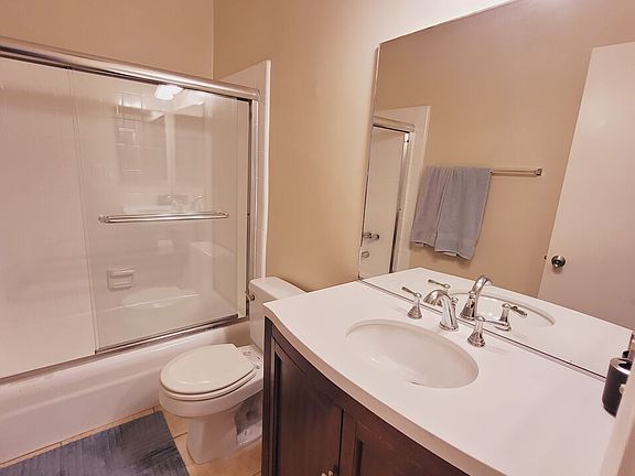 4th image of 818 7th St APT 1