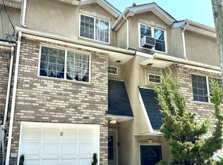 23 Savo Ln, Staten Island, NY 10305