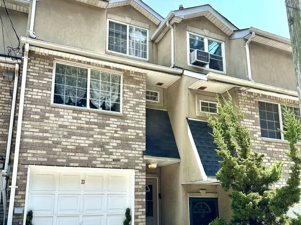 23 Savo Ln, Staten Island, NY 10305