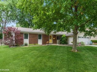 970 W Firestone Dr, Hoffman Estates, IL 60192