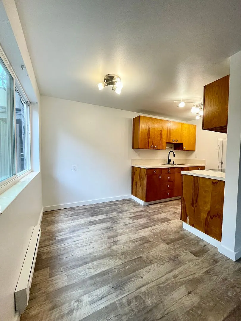 John Henry Apartments — Photo 2