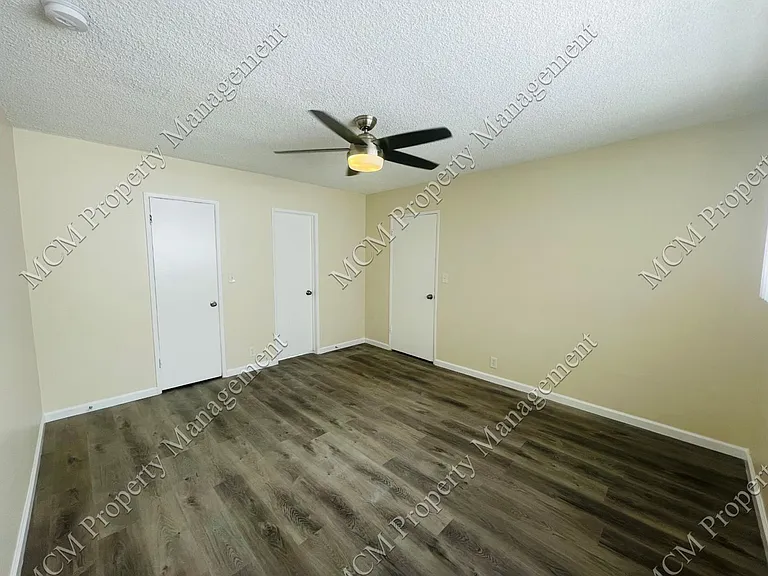 6051 Romaine St — Photo 12