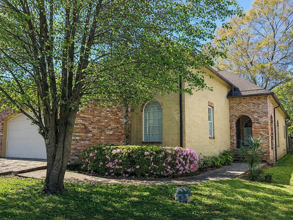 1st image of 13 Golf Club Rd