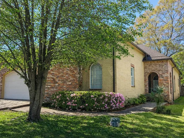 13 Golf Club Rd, Hattiesburg, MS 39402