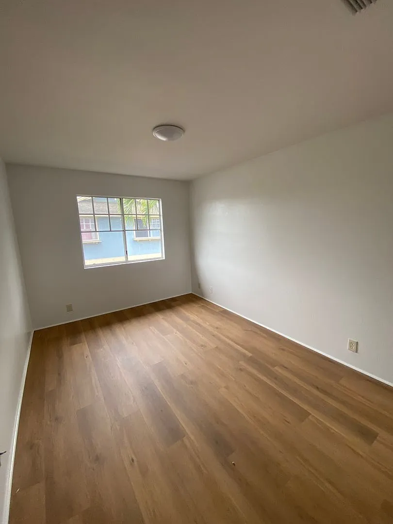 Updated 3 Bedroom, 2 Bath Pet Friendly Home with a Garage, Yard, and Central AC — Photo 4