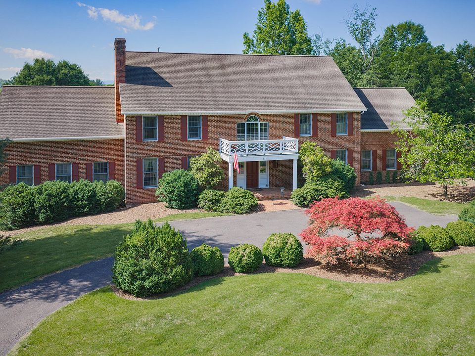 1st image of 835 Ross Rd