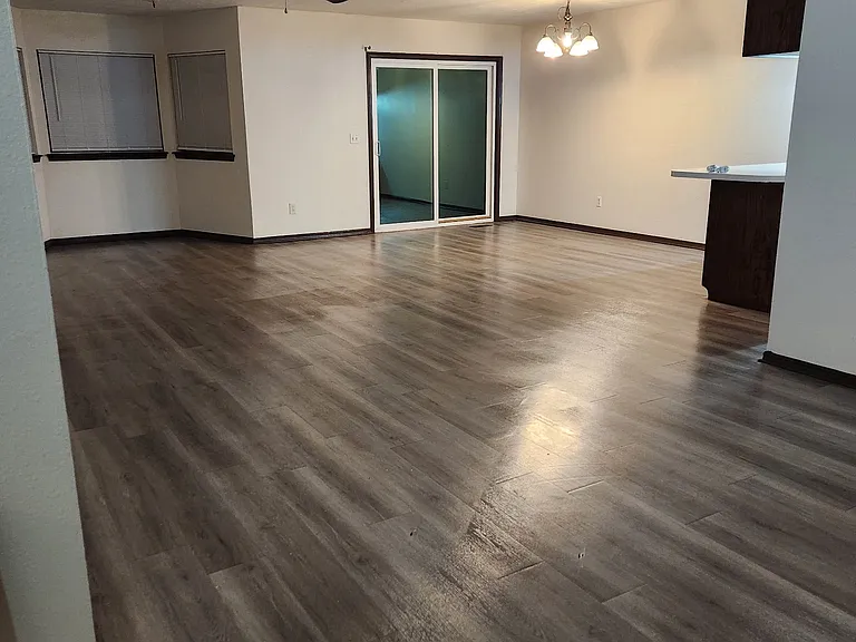 216 Klondike Dr — Photo 1