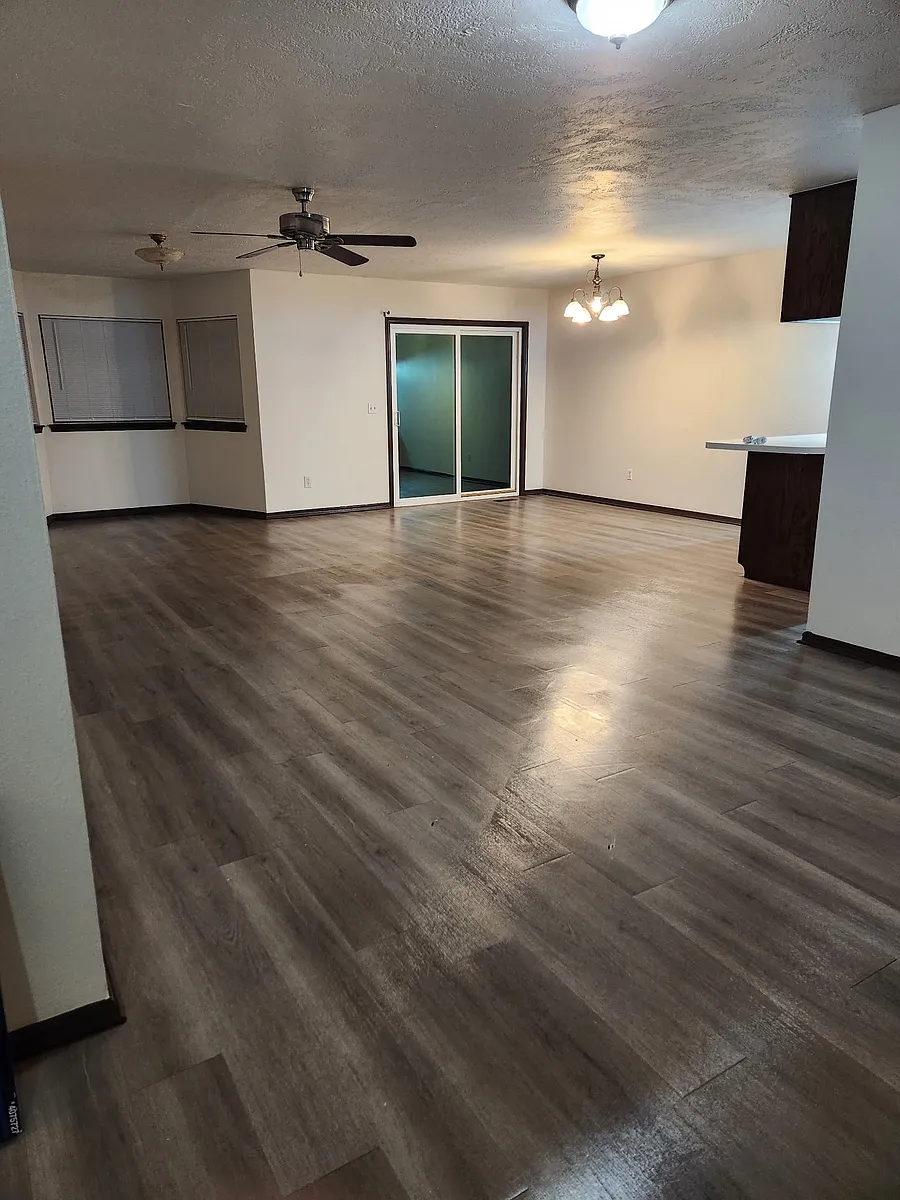 Building Photo - 216 Klondike Dr