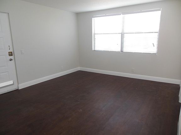 5th image of 728 Executive Center Dr APT 27