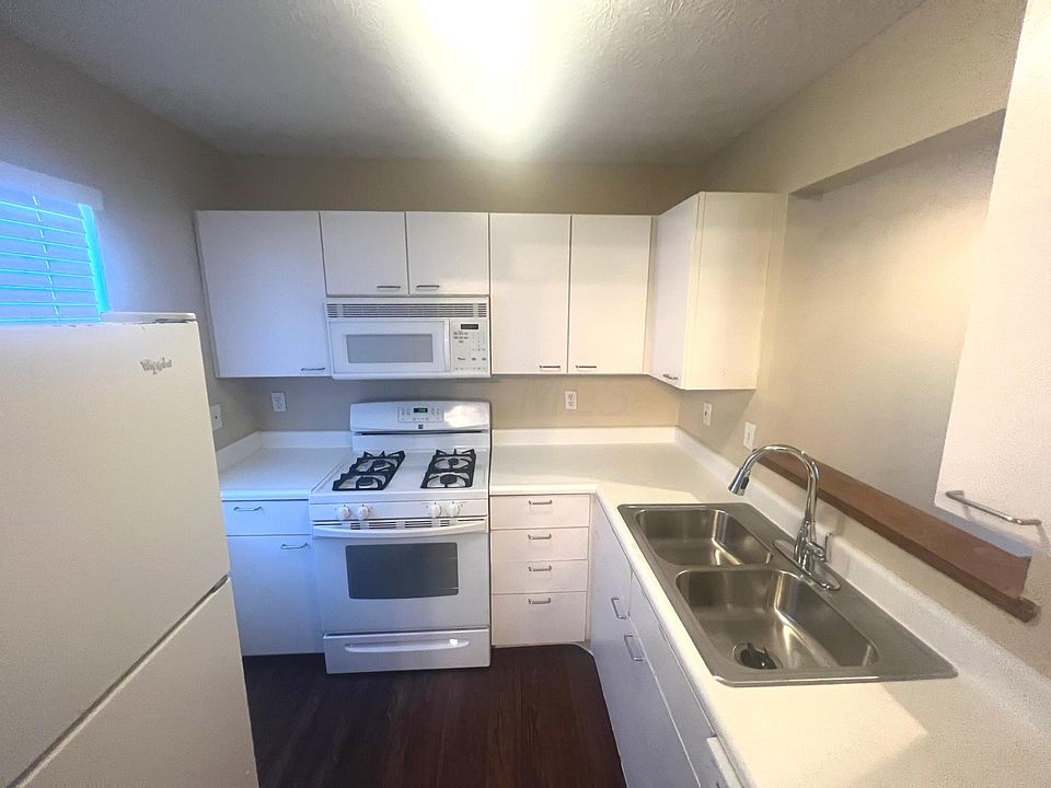 2nd image of 1669 Blackhorse Ln #156D