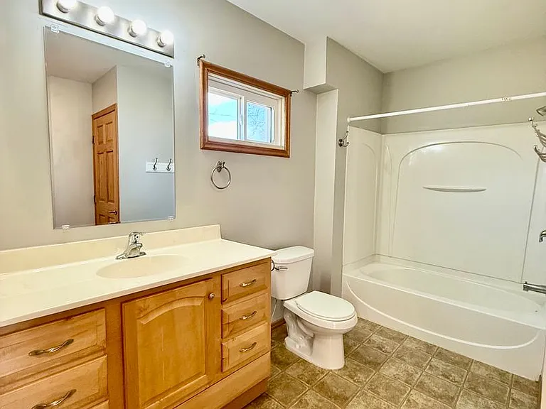 415 7th Ave NE — Photo 2