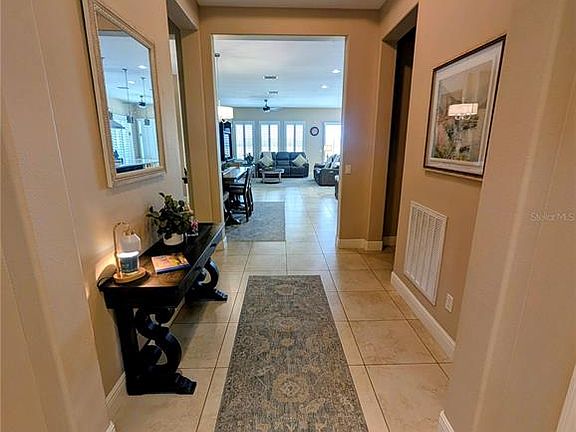 4th image of 290 SILVER MAPLE ROAD