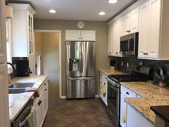 5th image of 4078 Larchview Dr