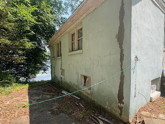 5th image of 10567 Clear Lake Ave