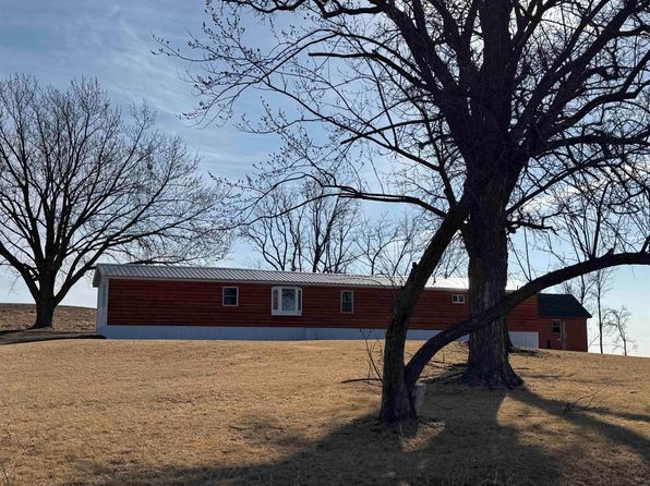 304 S Main St, Bassett, IA 50645