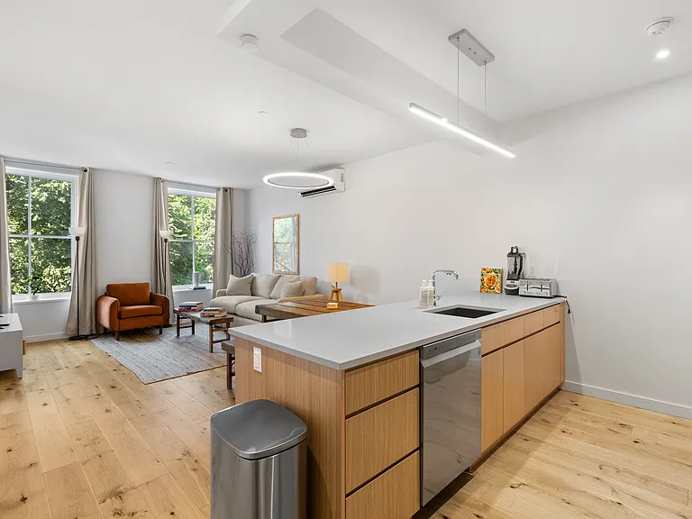 236 E 15th St #3 — Photo 13