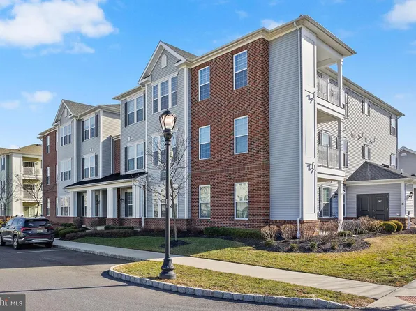 40 Foulkes Ln APT 11, Chesterfield, NJ 08515