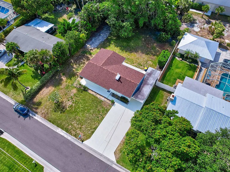 8968 SE Pine Cone Ln — Photo 36
