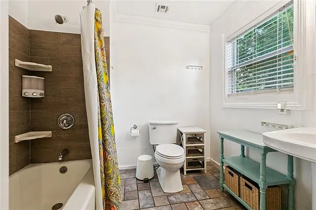 2625 Chartres St — Photo 8