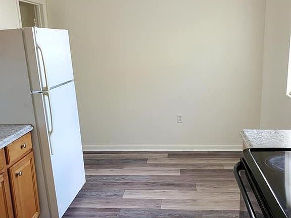 5th image of 1884 Lakeview Dr #2