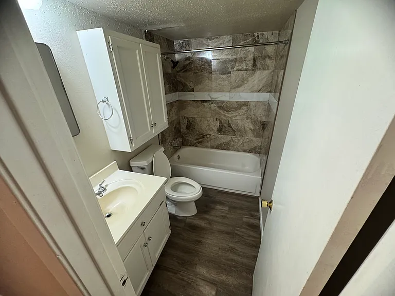 680 Sharp Ln #106 — Photo 8