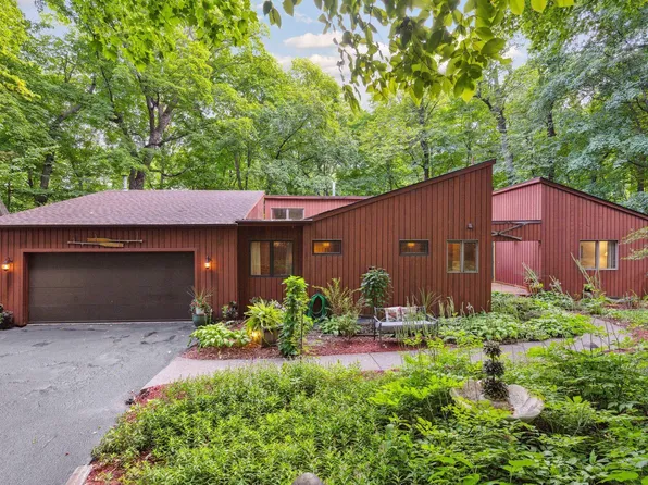 22035 Stratford Pl, Shorewood, MN 55331