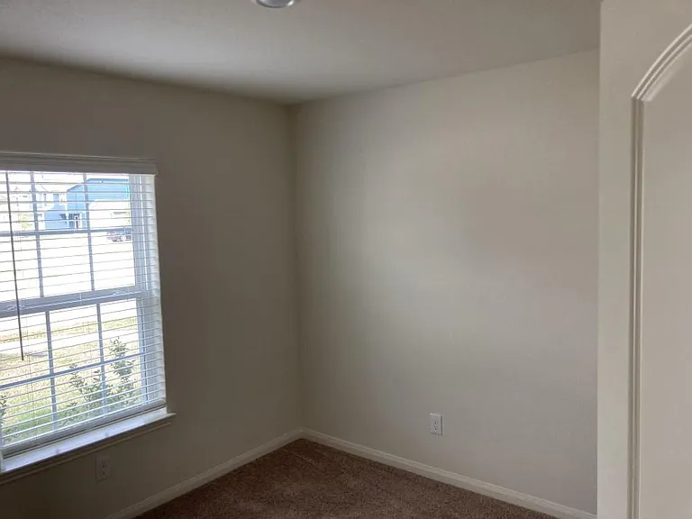8418 Hannah — Photo 4