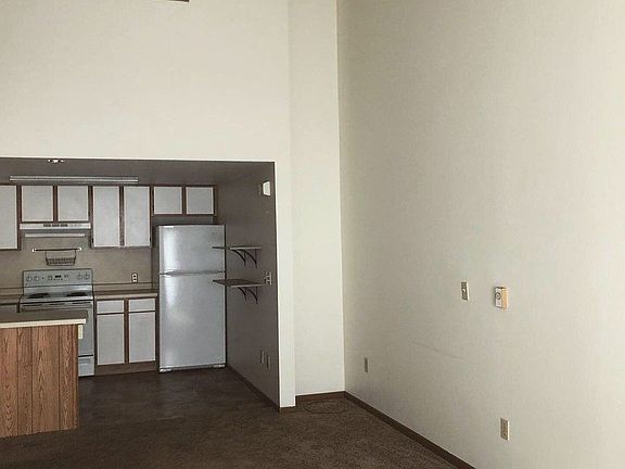 2nd image of 204 Oak St APT 132