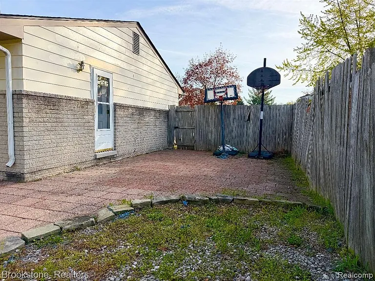 8912 Ardel Dr — Photo 22