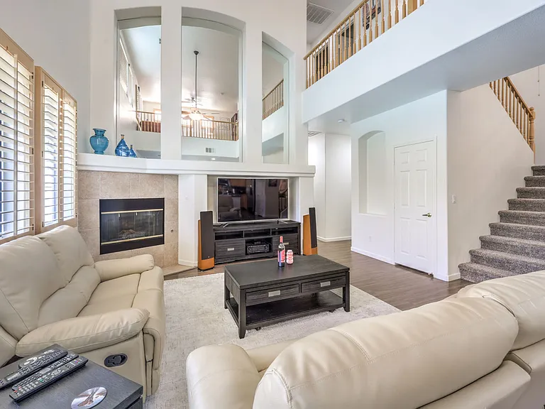 4321 Jordanville St — Photo 10