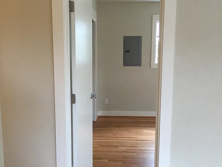 Lombardy Apartments — Photo 31