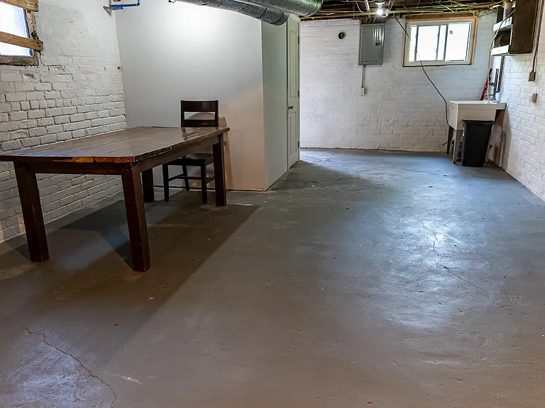 262 W Grand Blvd — Photo 43