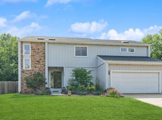 9939 Hammontree Dr, Urbandale, IA 50322