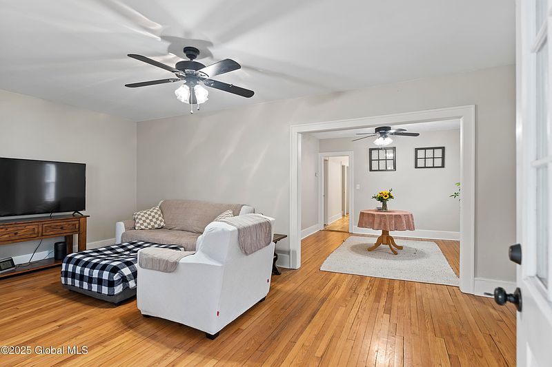 5th image of 132 N Toll Street