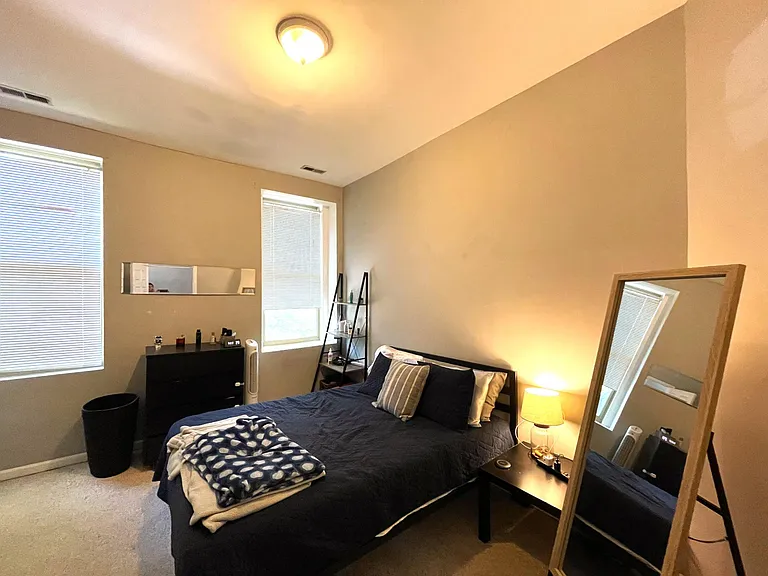 744 N Wolcott Ave #2F — Photo 10