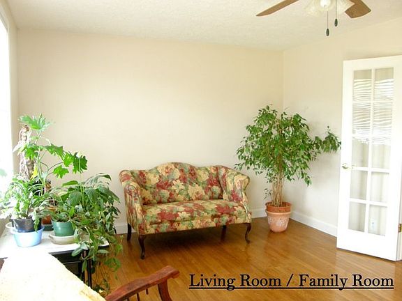 Living Rm w/French Doors
