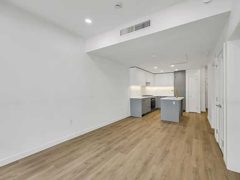 375 Clayton St #313 — Photo 9