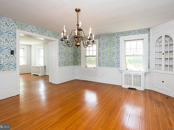 5th image of 24 Elmwood Dr