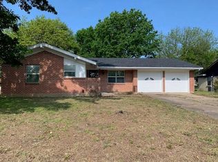 800 N Hughes St, Howe, TX 75459