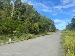 Roanoke Ln, Scranton, PA 18504