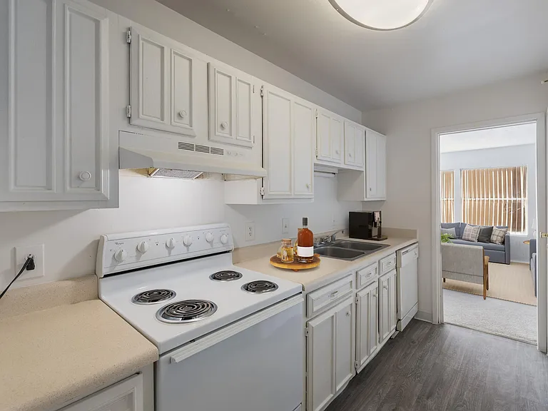 Desert Creek Apartments — Photo 13