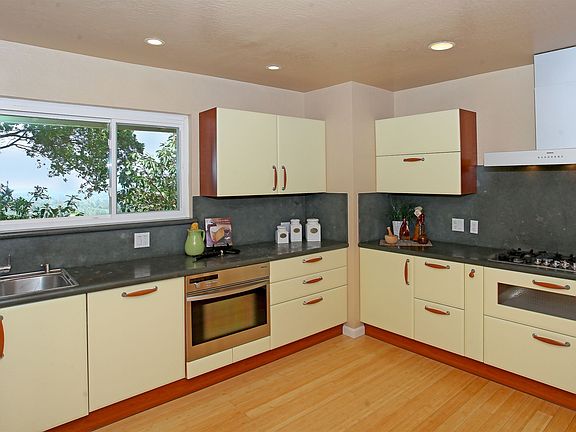 4th image of 16305 Matilija Dr