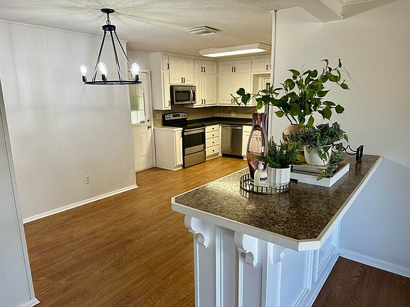 5th image of 2703 38th St