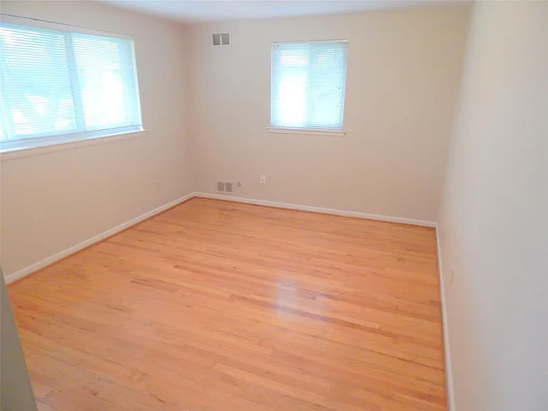 116 E Hickory Grove Rd — Photo 10