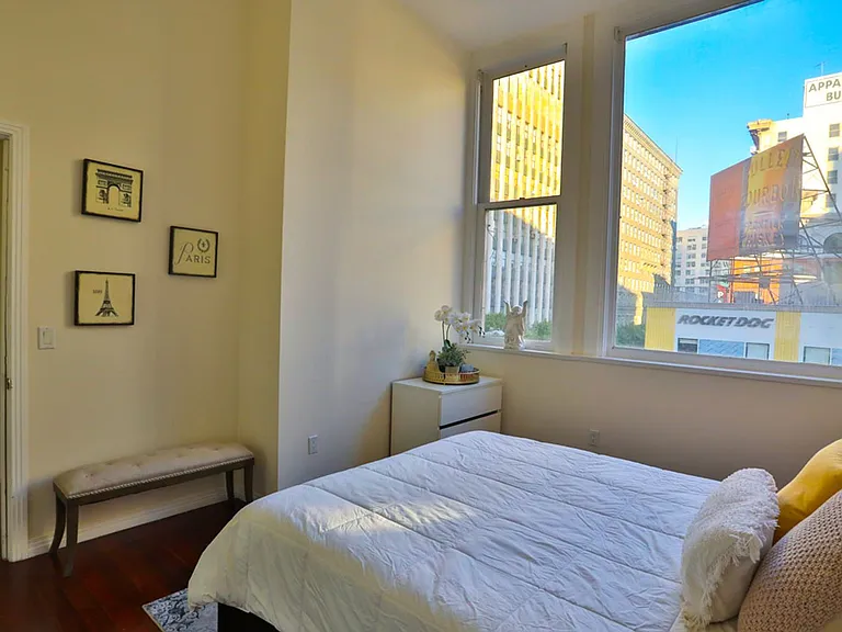 901 S Broadway — Photo 30