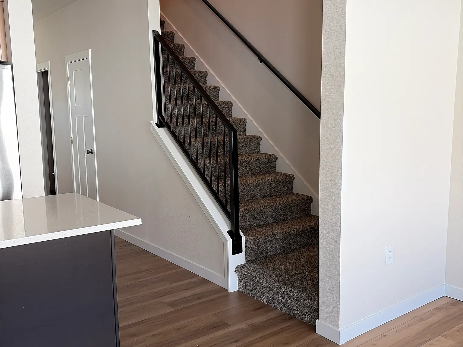 2 bed, 2.5 bath, 1500 sqft, $1,900 — Photo 2