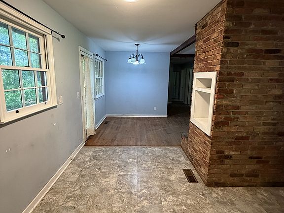 5th image of 150 Pine Grove Dr
