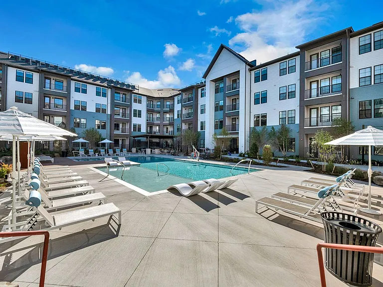 District 757 Apartments — Photo 5