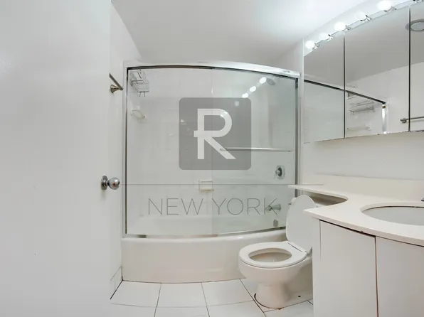 150 West 51st Street image 4 of 6